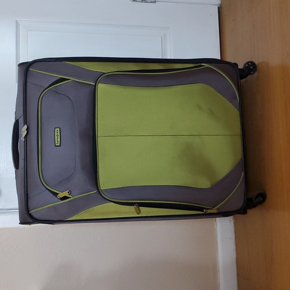 Samsonite Large Softside Spinner - Picture 2 of 9